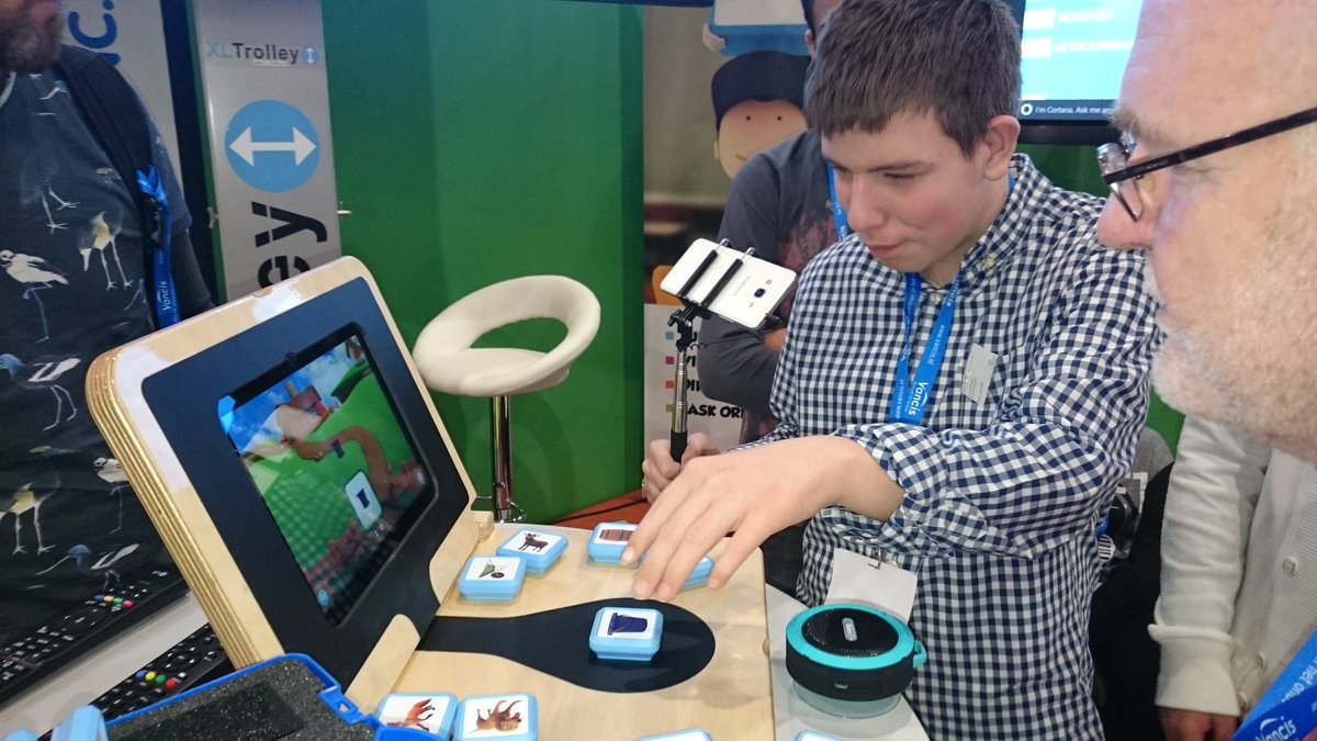 anjapaap's tweet photo. @Bimii_onderwijs op IPON2016: eindgebruiker meteen geïnteresseerd en aan de slag! https://t.co/vnKZ7gzvBm