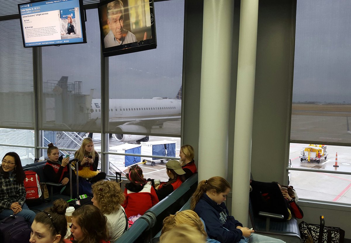 cityhighdance's tweet photo. Stuck in Chicago last night! #airporttoothpaste https://t.co/dH46H5Pxo6