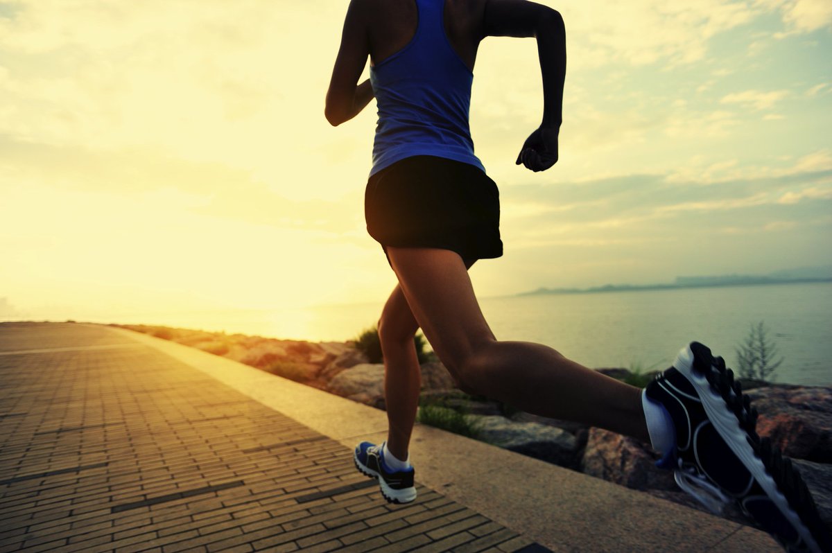 ClevelandClinic's tweet photo. Exercise can reduce the risk of dying from heart disease by 40-50%. It’s worth making time for! #LoveYourHeart https://t.co/2cRdBITVgU