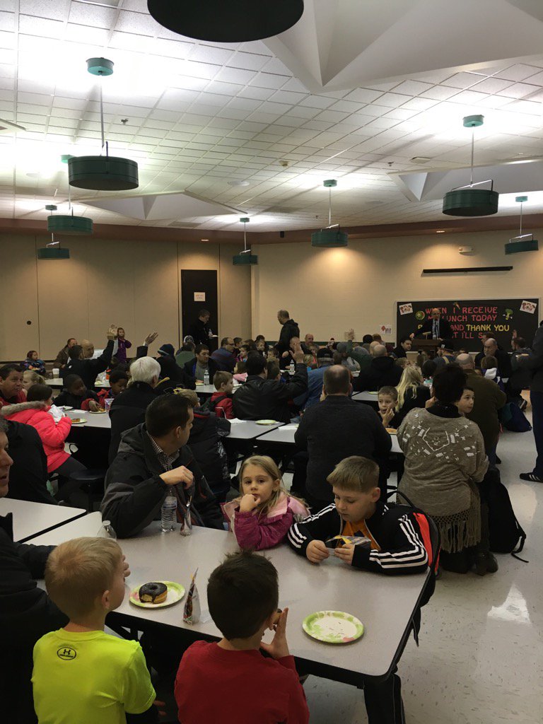 GrimmPepper's tweet image. Donuts with Dads for our WatchDOGS! @SGStingrays @RayPec