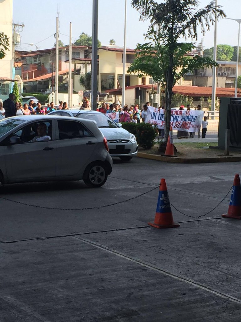 GilCasis's tweet photo. Ave el paical cerrada por protestas justo al lado de plaza Edison https://t.co/5t81oFpSlU