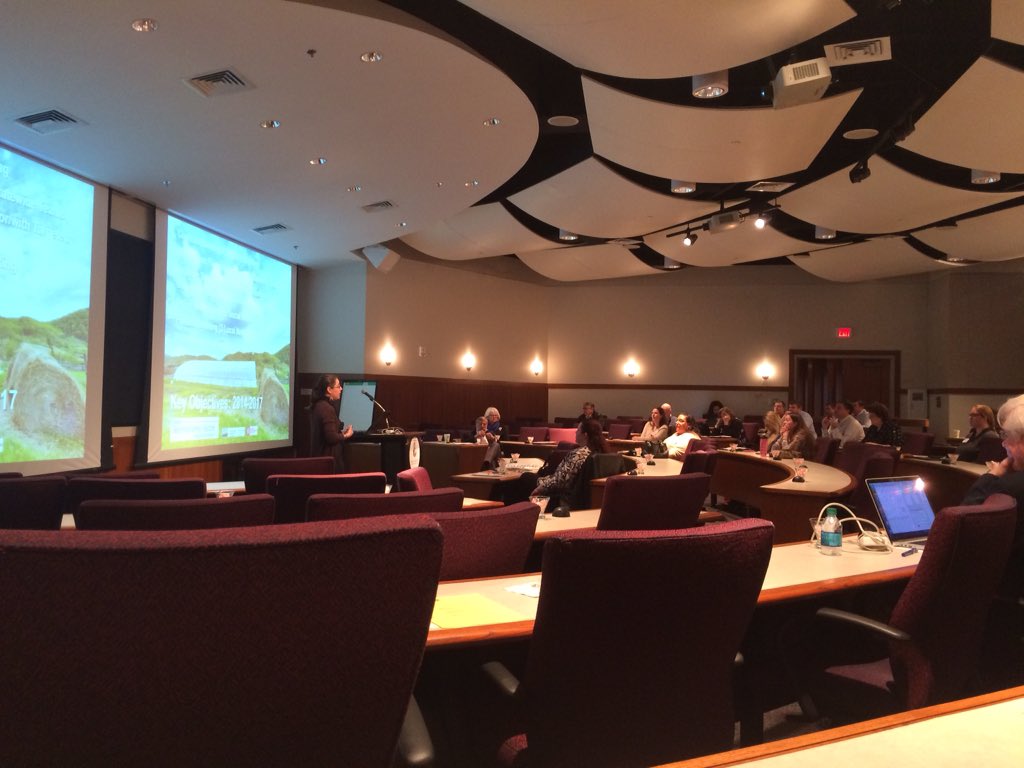 VTCals's tweet photo. Kim Niewolmy talking about beginning farmer project @ #vce2016 https://t.co/EryoIHpscy