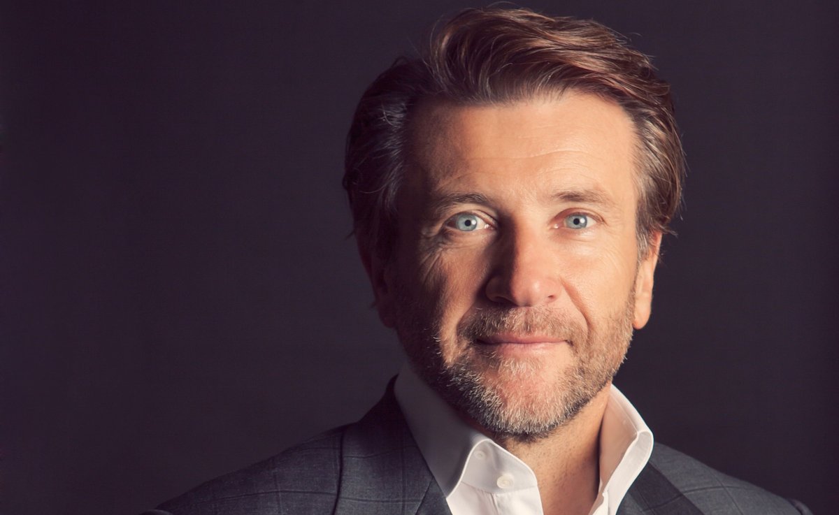 FortuneMagazine's tweet photo. Shark Tank’s Robert Herjavec on the most unprofessional thing an employee can do https://t.co/WUVrAhDpvO https://t.co/UXGkDNlTBN