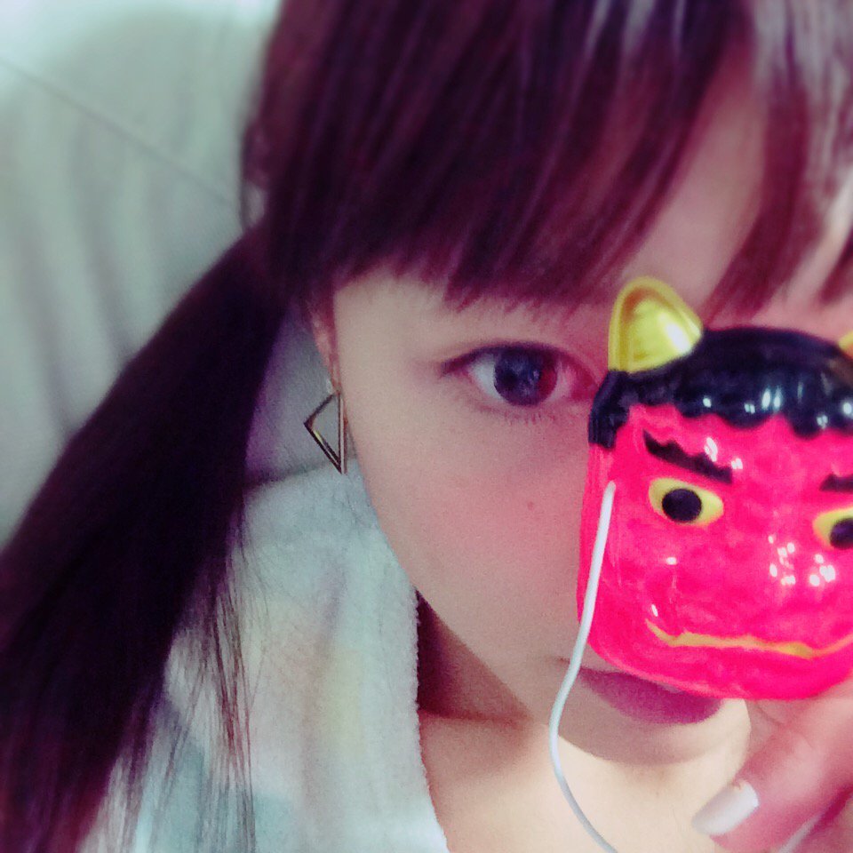 お母さんがくれた豆をベランダに一粒まきました。笑
お面は小さすぎて被れなかったよ(つД`)ノ