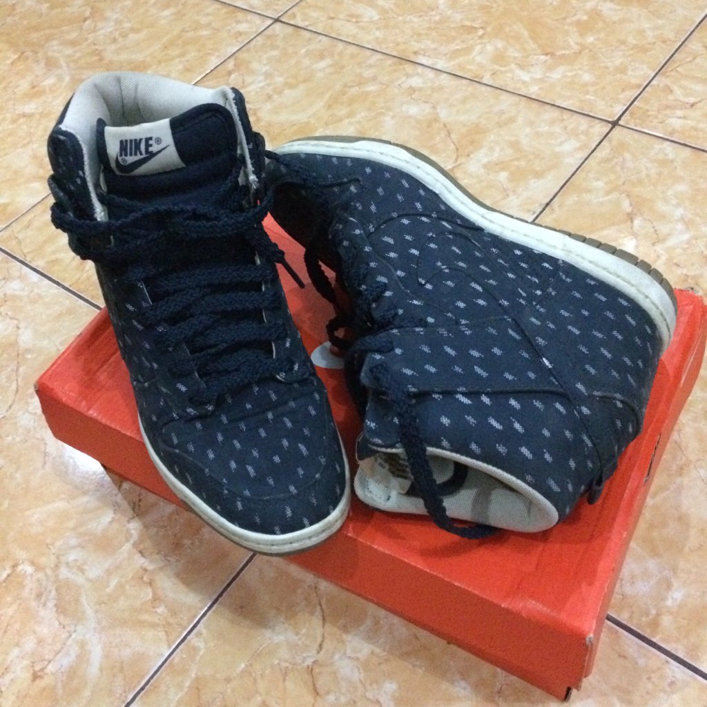 TravelingID's tweet photo. @sidhanty itu New Balance 37,5. Atau mau wedges Nike aja? Pas ukuranmu nihh hehe https://t.co/JTNtq0LBel
