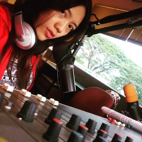 silvia_danis's tweet photo. Siaran #rehatsore ditemani lagu @TheOvertunes - sayap pelindung,,,, serasa ada yg melindungi hahhahayal https://t.co/HEXnujn0Pq