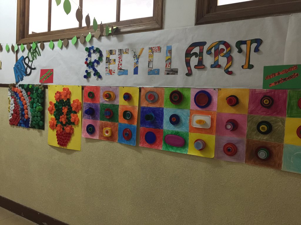 doroteascolegio's tweet photo. Nuestros alumnos son verdaderos artistas y durante la Semana Cultural lo demuestran. Exposición de primero E.P. https://t.co/4vBXhKUINq