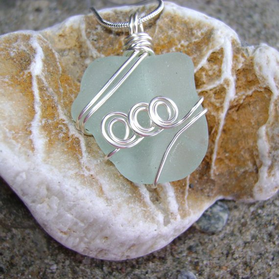 BeachtreasureD's tweet photo. Handmade Seaglass Jewelry: Rare Seafoam Seaglass Necklace https://t.co/mX2N6bBzqW #Madebyhandbot #Toprated https://t.co/oAZbLfAwdx