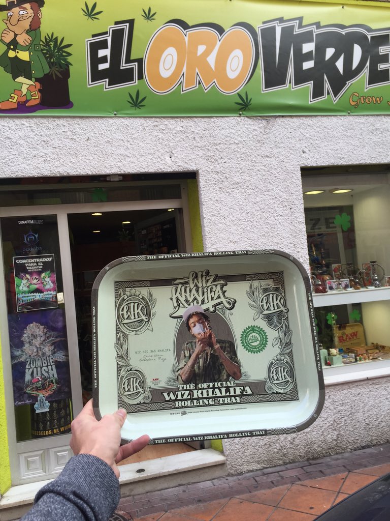 ElOroVerdeGrow's tweet photo. Nuevas #BandejasLiar #Raw #WizKhalifa Edición  limitada https://t.co/xIV6jNrE4H