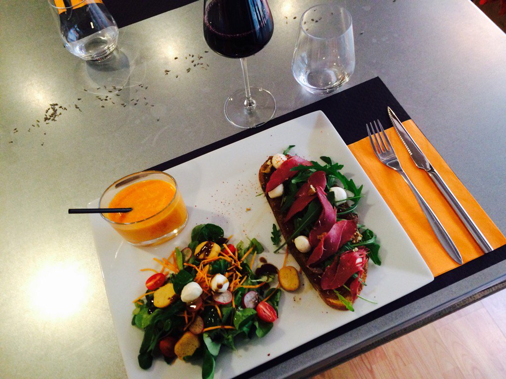 osud33's tweet photo. Idée déjeuner @osud33  tartine confit d'oignons magret - velouté de poivron rouge #sud #bonrepas #vinsdusudouest https://t.co/65Gf8qYzVp