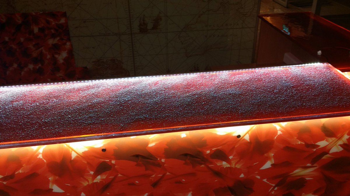 surfacethinking's tweet photo. #SurfaceOfTheDay -Glass/Mirror! Pics from exhibitors @float_glass 152, @BaranskaDesign 350 &amp; Sterling Studios 360 https://t.co/jJ41DlTUPY