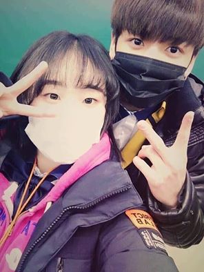 ArleneBambaV's tweet photo. Jeon Jungkook went to school for Now .
....Jeon Jungkook with his classmate. :) https://t.co/0s2pjiqkVt
