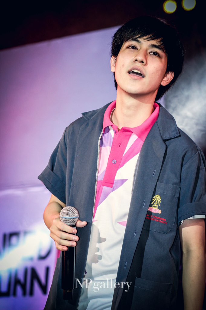 MaysaMei's tweet photo. เจอกันปีสุดท้ายแล้วนะพี่แทน ยังน่ารักเหมือนเดิม ตำนานก็คือตำนาน😂 #yrcd #yrmf #มหกรรมจุฬาน่ารัก #วิศวะหล่อบอกต่อด้วย https://t.co/0YSCJ3p29D