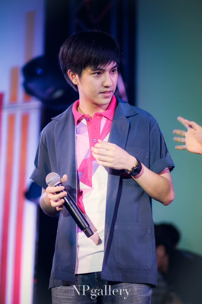 MaysaMei's tweet photo. เจอกันปีสุดท้ายแล้วนะพี่แทน ยังน่ารักเหมือนเดิม ตำนานก็คือตำนาน😂 #yrcd #yrmf #มหกรรมจุฬาน่ารัก #วิศวะหล่อบอกต่อด้วย https://t.co/0YSCJ3p29D