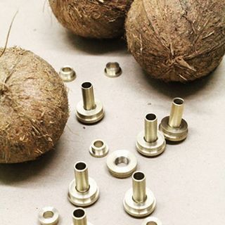 SKURA_design's tweet photo. These coconuts are ready to be transformed into lamps! 📷: @skuradesign https://t.co/RX4O07y7Hj