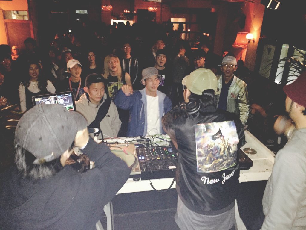 DJ_iTSUKi_'s tweet photo. オカワリ君の日本語RAPセットに衝撃受けてる僕と329氏。

#NJ130 #NewJack https://t.co/HgyNtV2MI0