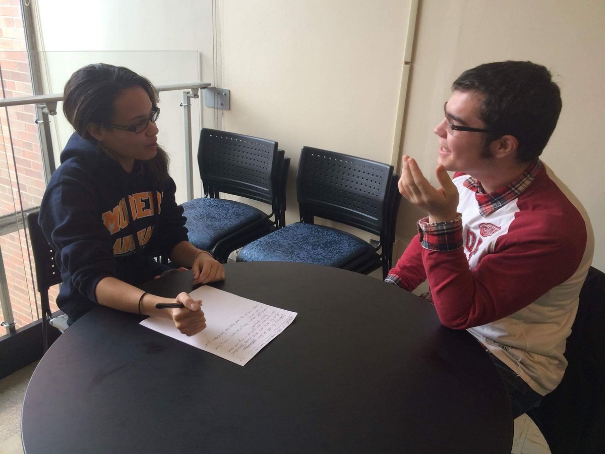 HeadlinersBMP's tweet photo. Zoe and Michael are working hard on fundraising for our upcoming book launch held on April 5, 2016! #poetry https://t.co/Y8GMfhcuCg