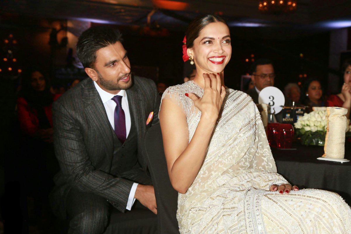RanveerPlanet's tweet photo. [PIC-1] Untagged: Ranveer Singh and Deepika Padukone at the #NDTVIndian awards. https://t.co/vm1Lf2G41l