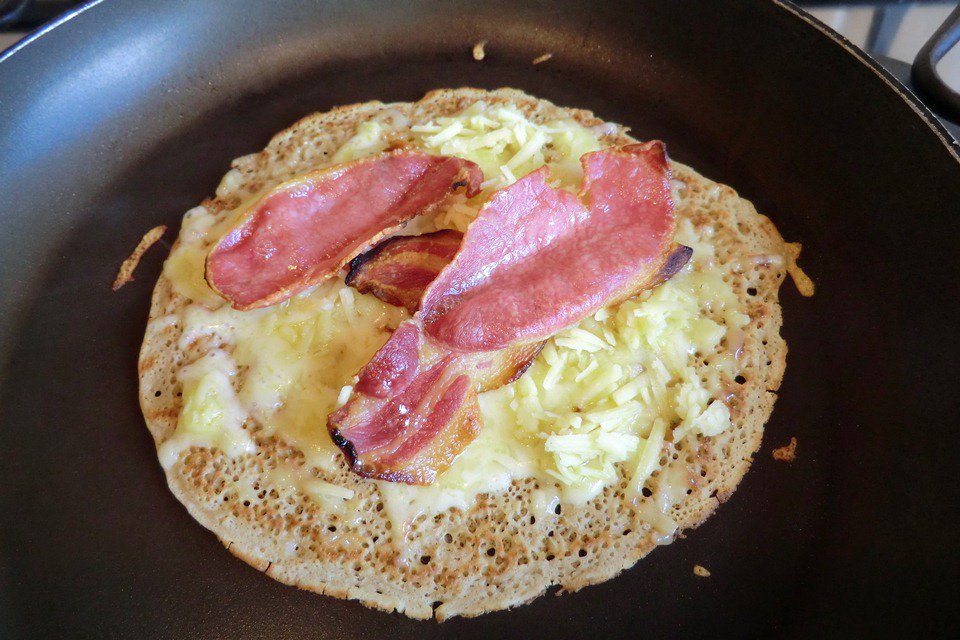 Miltons_Head's tweet photo. Derbyshire oatcakes &amp; side salad. Choose 2 fillings (cheese, ham, tomato, mushroom, onion, bacon) only £4.50 https://t.co/Fis4D8GDQc