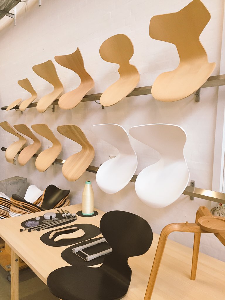RadissonBlu's tweet image. Exploring the process @fritzhansen #EggChair #RadissonBluPrint