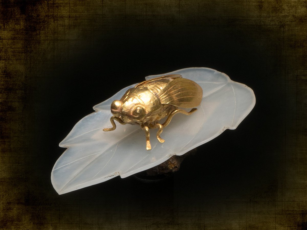 #ObjectoftheMonth: This exquisite jade and gold #MarvellousMing hairpin #touringexhibit bit.ly/1o5BNZC