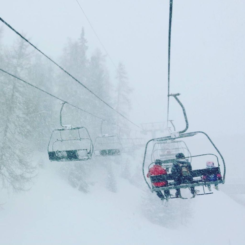 MontagneJadore's tweet photo. Snow is back this morning ❄❄❄
#esflaplagne #deepsnow #neige #hiver #iwantsnow #maplagne #laplagne #plagne #paradisk… https://t.co/uxU0k54Hks