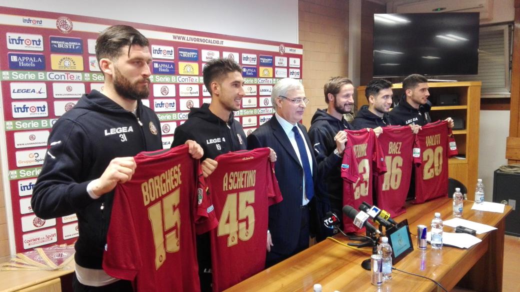 Tutti in fila con la maglia amaranto. #MyLivorno