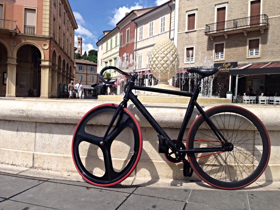 p__sword's tweet photo. la mia #Fixed #Singlespeed #Bike #ScattoFisso #Fixie #ThreeSpoke 🚲 https://t.co/5ZUhF9pPHj