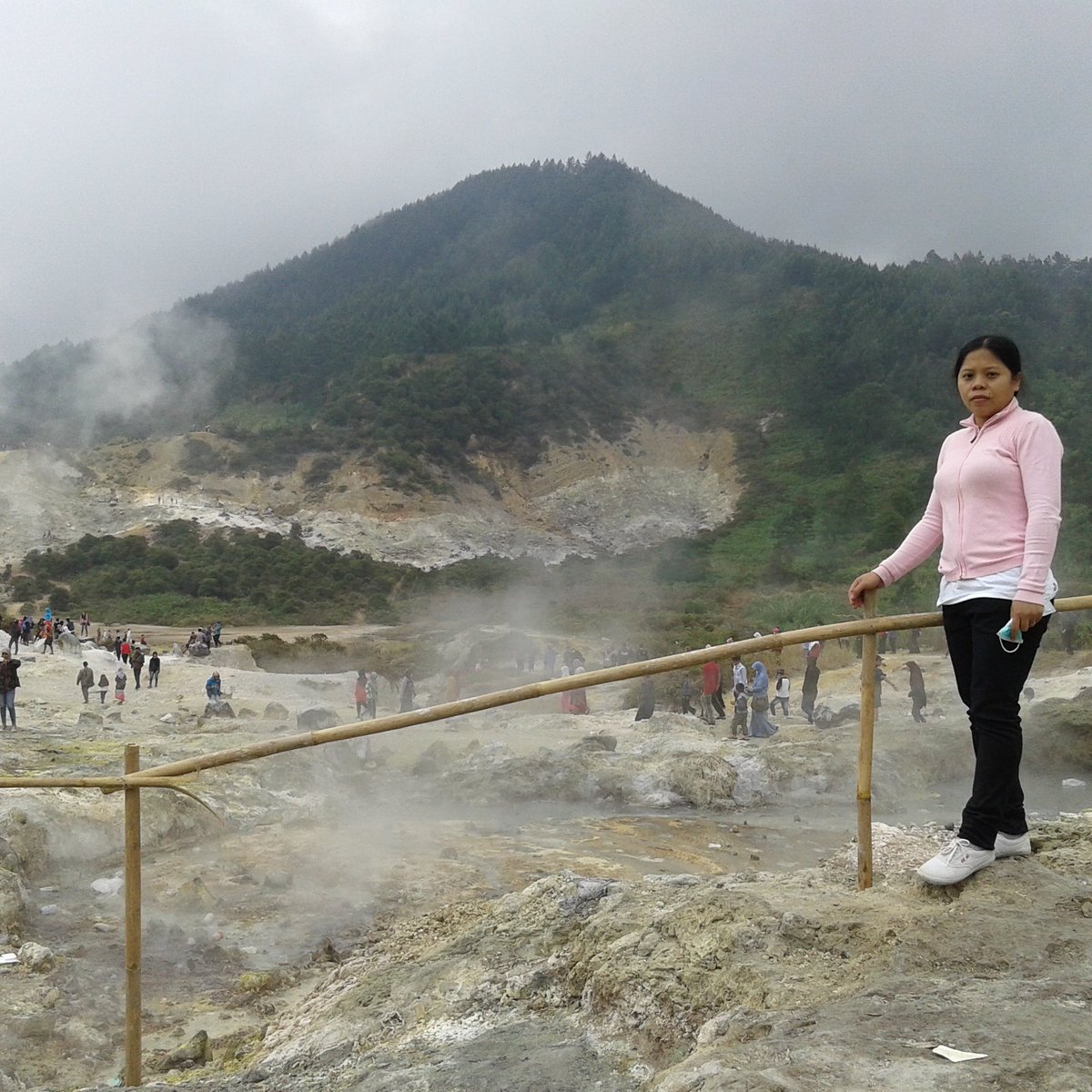 CihuyYanti's tweet photo. #dieng
#kawah sikidang.@PrillyBie ke sini prill mumpung di dieng https://t.co/Bpo4SvCKzi