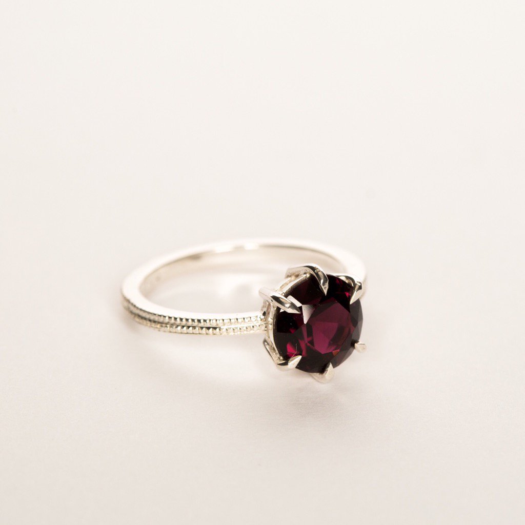 It's a 6 claw, engraved, solitaire Garnet ring kinda Wednesday! #customjewellery #SAdesign #lovezabuyza