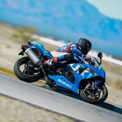 CW1Miles's tweet photo. Thumbs up: @MotoAmerica1 Superbike racer @jakelewis85 rates new @ShoeiHelmetsUSA X-Fourteen. https://t.co/Ee7aHNMetX https://t.co/QINIs6R8YM