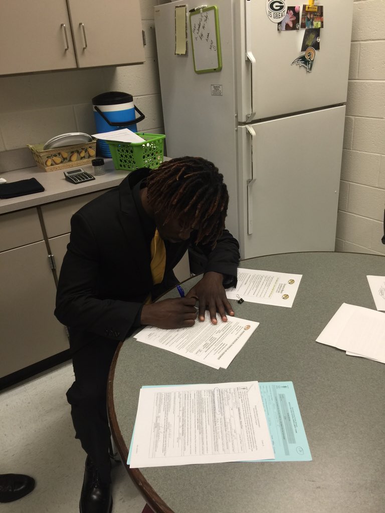 GHSRecruits's tweet photo. Congrats to Demetrios Mason @k9_realninja signing with Univ of Missouri https://t.co/jeJYAuhlfK