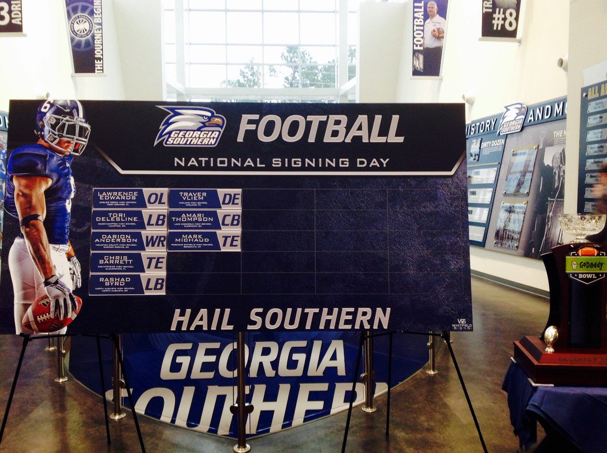 Worth_Football's tweet photo. The big board as of 8:17a
#BoroBuilt
#Championships #Bowls #Diplomas #Legacy https://t.co/UgxH8hAoBS