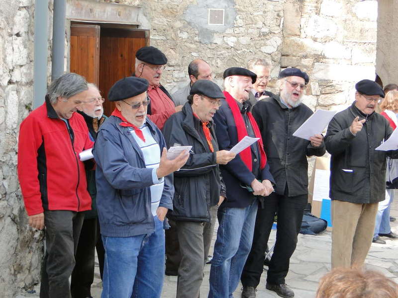TrinqueFougasse's tweet photo. #HorsLesMurs À Jacou le 20 février prochain, #LoCocuts en concert! https://t.co/E4pfwm7STs #chorale #occitan #chant https://t.co/Ljt8WxXQt6