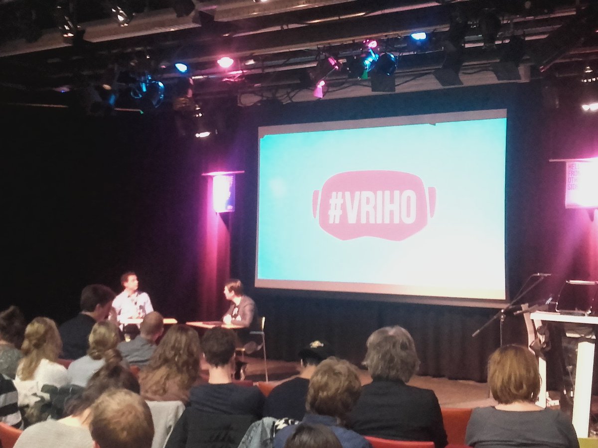 VRIHO2016's tweet photo. Nu Q&A met Edward Tetteroo. Enthousiast publiek met veel verschillende vragen nav "Run Like A Refugee" #VRIHO2016 https://t.co/4PUK8V7NbW