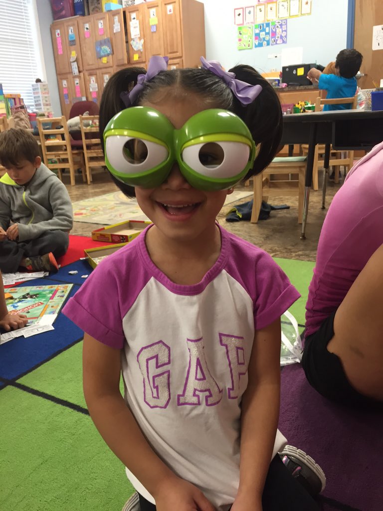 KinderKaneKW's tweet photo. @GSPlayDay #kindergarten plays Happy Frogs! #GSPD2016 #sigsbee @CarAndersonKW https://t.co/weE2xsF0Z6