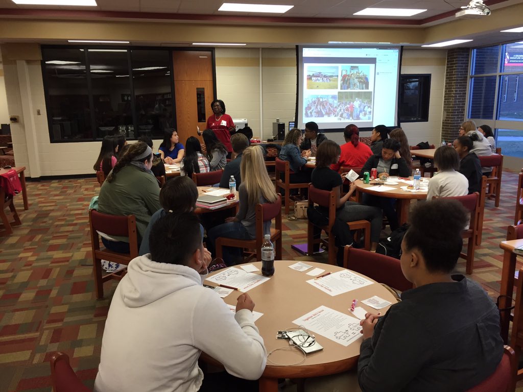 TBHaire's tweet image. Great partnership JHS and IUS School of Education @IUSoutheast #gccspride @GCCSchools