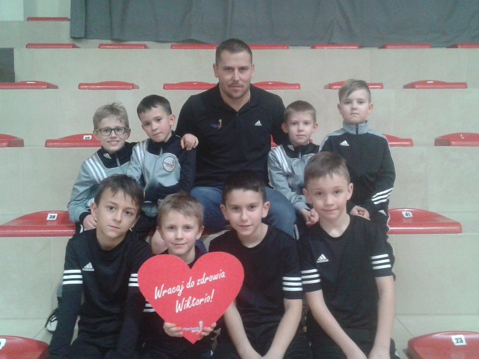 akademia_2012's tweet photo. Charytatywny turniej "Razem Gramy dla Wiktorii" Wracaj do zdrowia! @WigrySKS @apskowalewski https://t.co/MrCA6SvYJ1