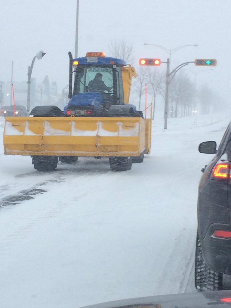 TheClesper's tweet photo. It's snowing in Quebec, and blue tractors are on the job. @NHAgriculture https://t.co/zdwDedj2Qd