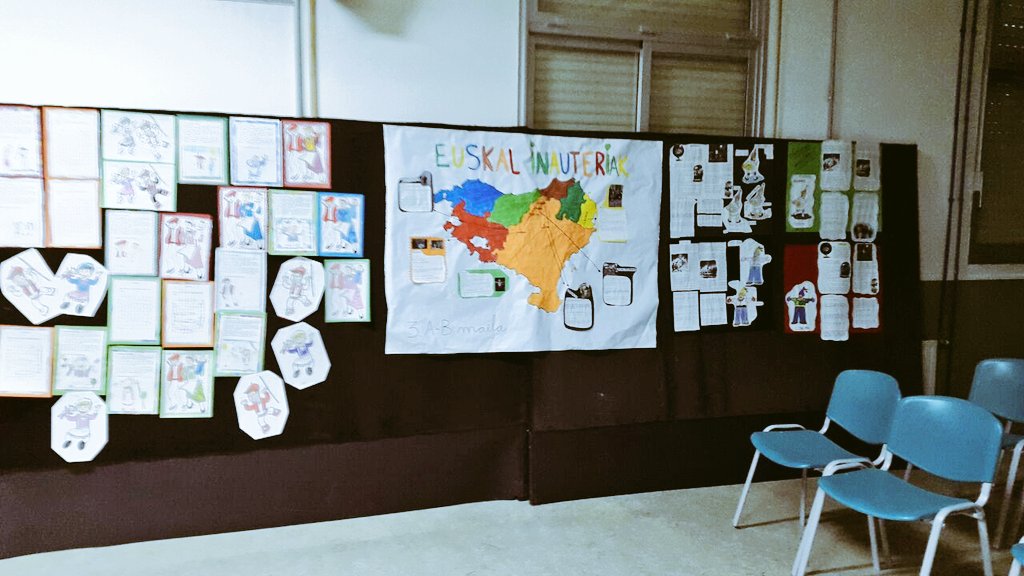 Sanvicenteirun's tweet photo. Euskal Inauterien erakusketa lehen hezkuntzan / Exposición de los carnavales vascos en primaria #svpinauteriak https://t.co/AB4JEkkSLT