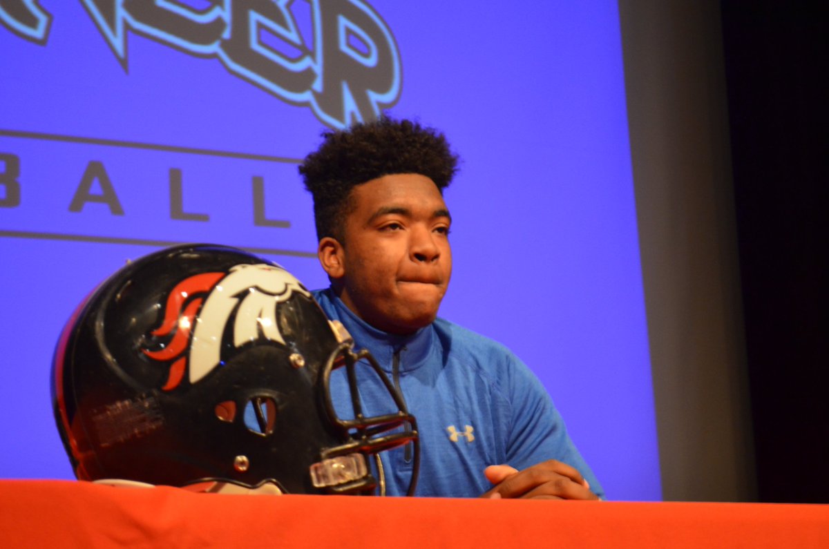 KHOU's tweet photo. PHOTOS: Westfield High School Signing Day #KHOUpreps #NationalSigningDay #NSD2016 https://t.co/HkmHFGFfI0 https://t.co/3EOZxgNdug