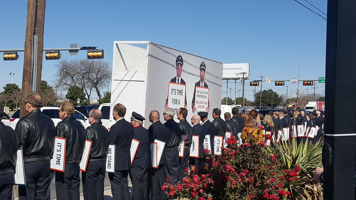 NJASAP's tweet image. It's a great day for the #DALPicket | #MutualSupport #UnionStrong #swapapilots