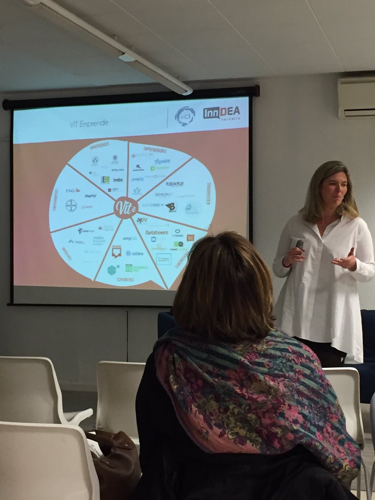 accesible_info's tweet photo. Con Gema Roig en la #SEWeek2016 escuchando la presentación de @VITEmprende https://t.co/UX7DLbjfk8