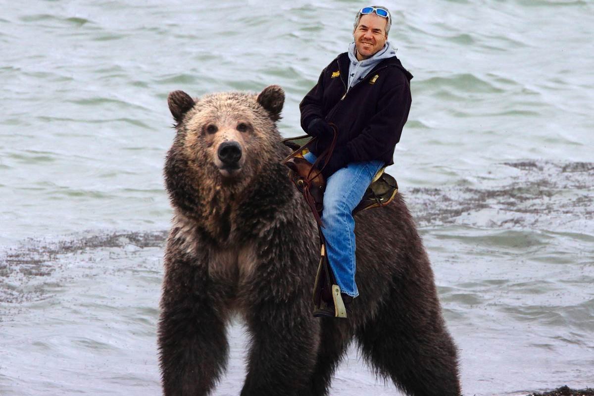 realrandyallen's tweet photo. @RadioBrett @RogerandJP @rogerontheradio @RBF_radio What @JPOnYourRadio thinks would happen if he fought a bear https://t.co/uERNx7B1iH