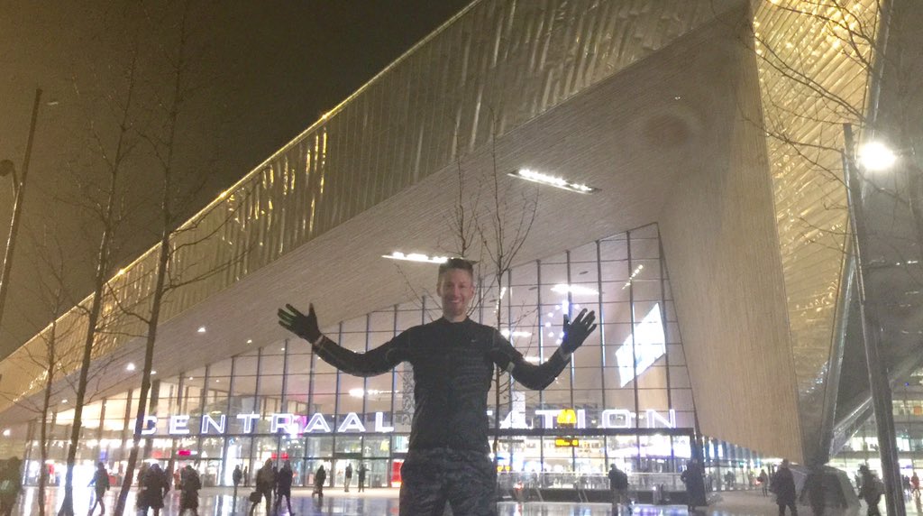 In de stromende regen en klaar voor <a href="/nndecafe/">NN DE Café</a> <a href="/move2perform/">Move2Perform</a> <a href="/ricoschuijers/">Rico Schuijers</a> <a href="/nn_nederland/">Nationale-Nederlanden</a>