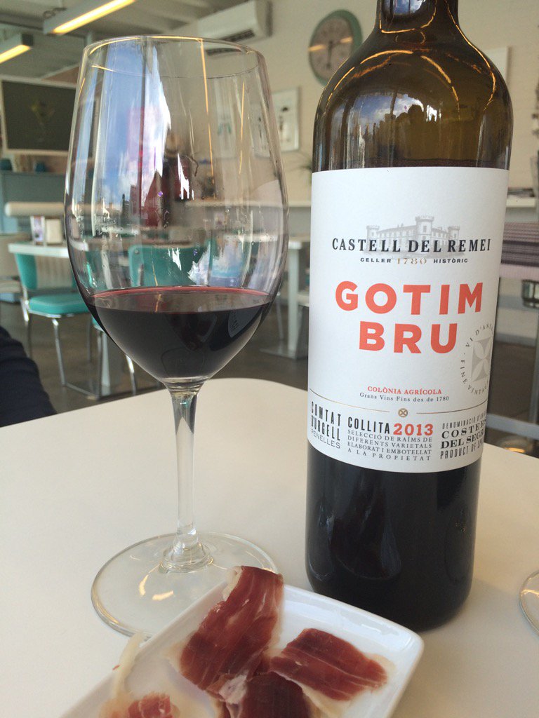 jordicols1's tweet image. Fantàstica acollida al #Bages de la nova presentació i refrescant #gotimbru 2013 @CASTELLDELREMEI #enjoy #wine