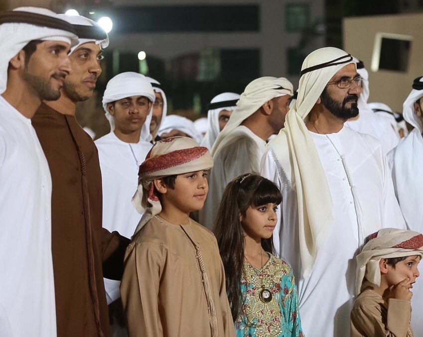 محمد بن راشد ومحمد بن زايد يتقدمان مسيرة مهرجان #قصر_الحصن 2016