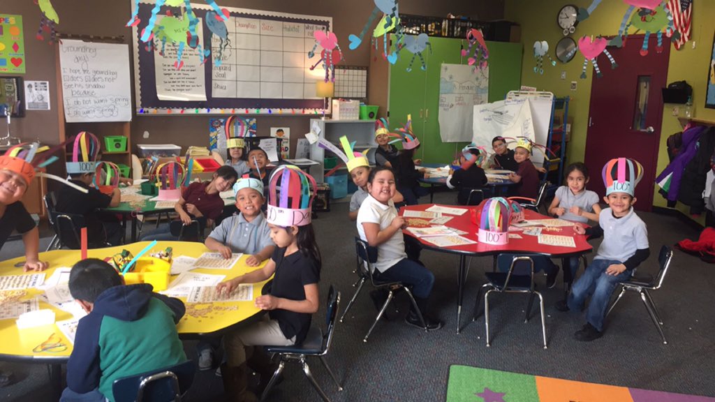 Brooke_renaee's tweet photo. 100 #cheerios for our necklaces! #100thdayofschool #teacher #kindergarten https://t.co/8TYSkmt7eX