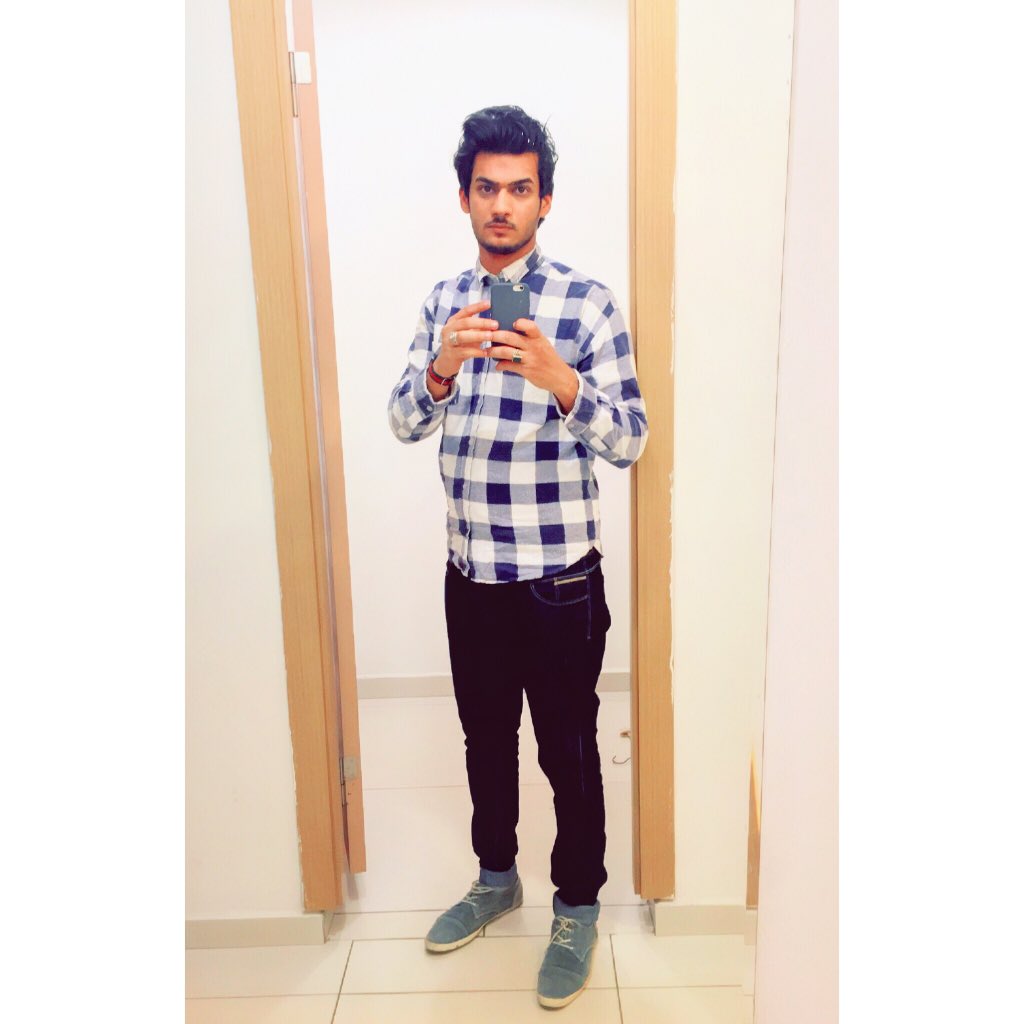 ضحكت بصوره كالو عني مرتاح🌸
•
•
•
•
•
علگوني وجويت الحايط بصدرة🌀
#طيف_العبودي