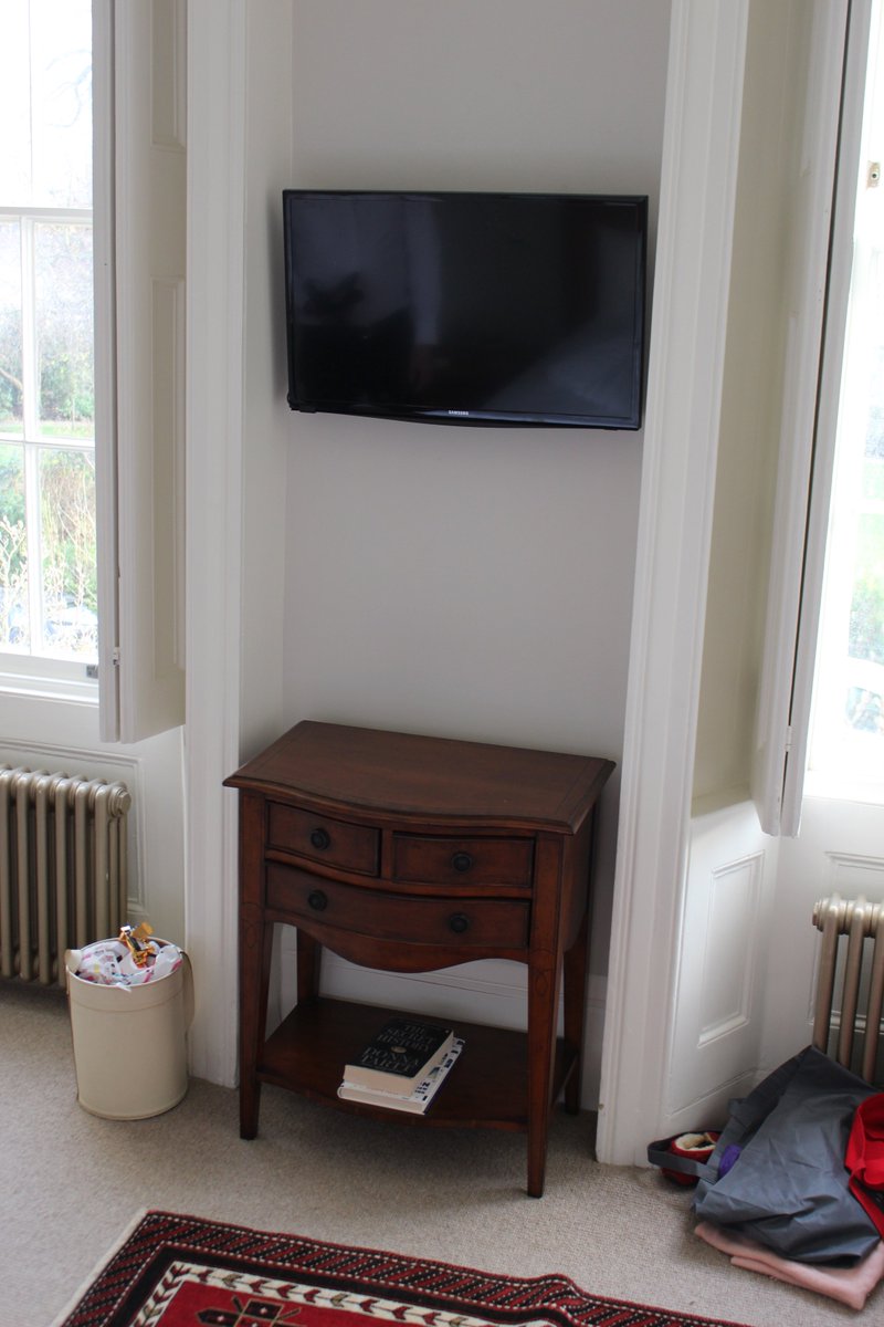 aihometech's tweet image. Nice fit! Bed Sammy on E-Vision box bracket housing @WyreStorm HDBT Rx from remote Sky. #avtweeps #liveinstall